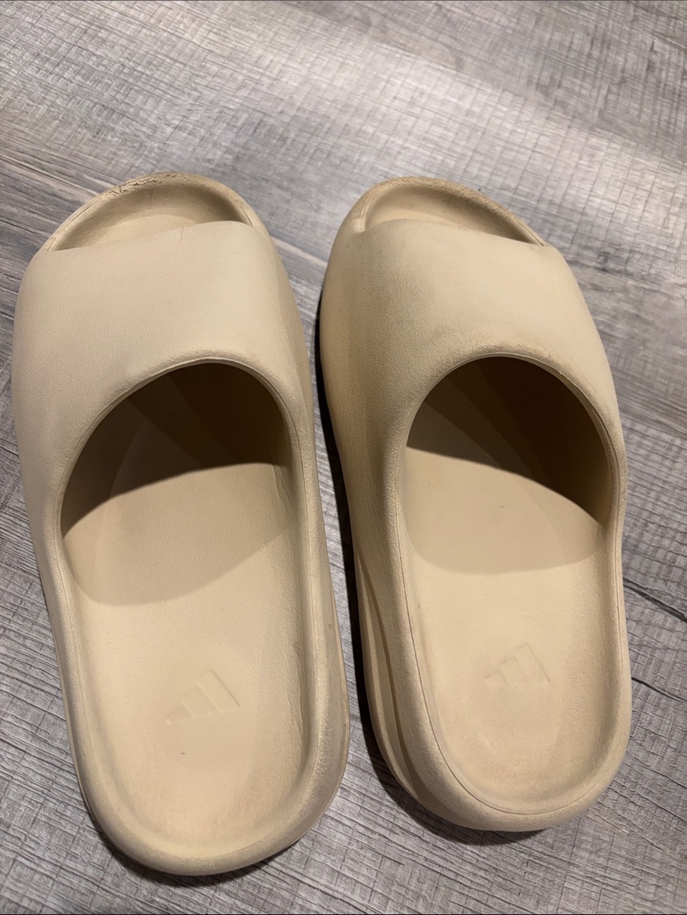 Adidas Yeezy Cream Slides - Picture 6 of 8